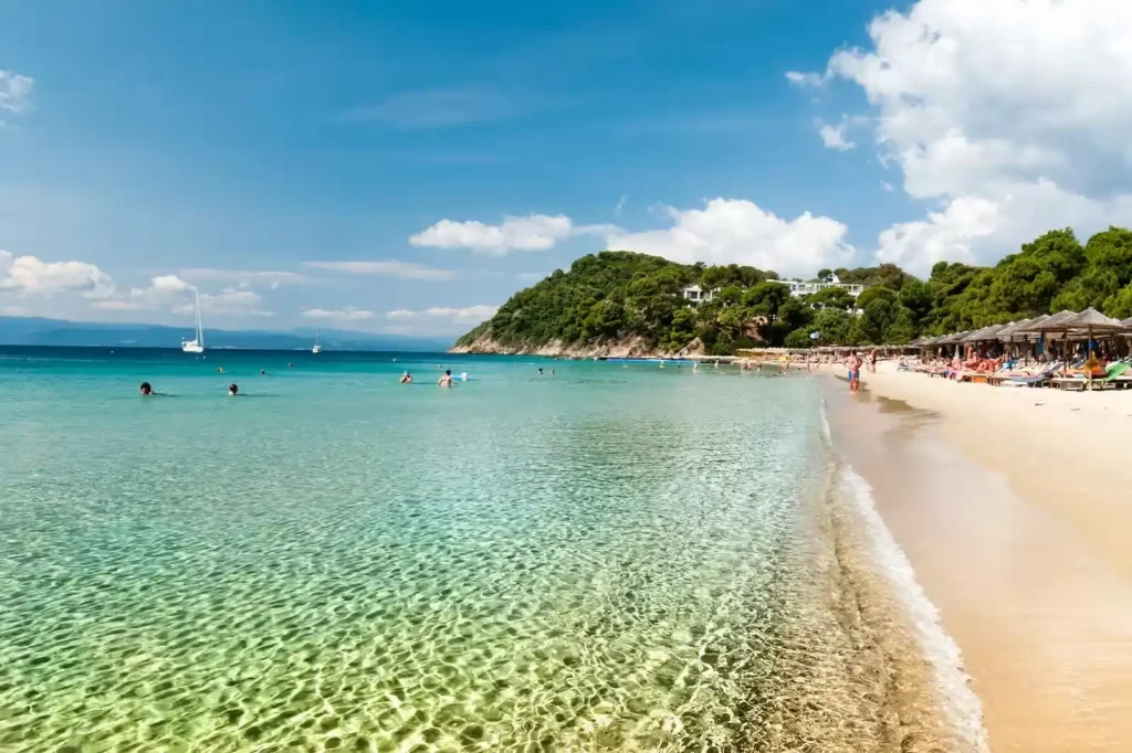 Koukounaries Beach in skiathos emocean apartments