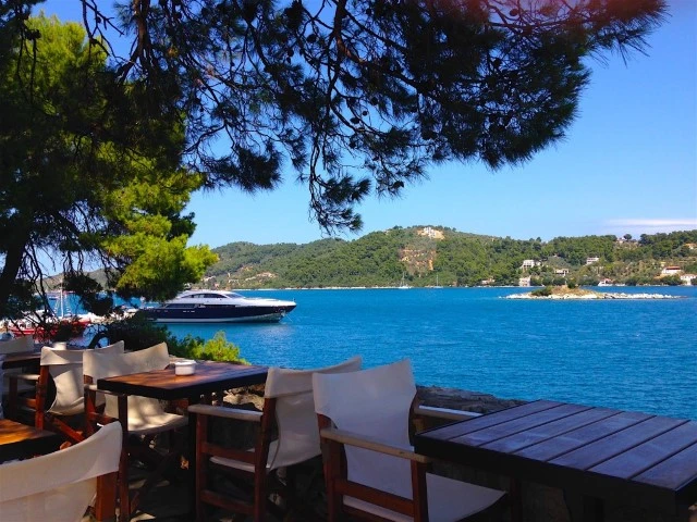 Bourtzi cafe restaurant in skiathos staying at emocean apartments (Medium) (Small)