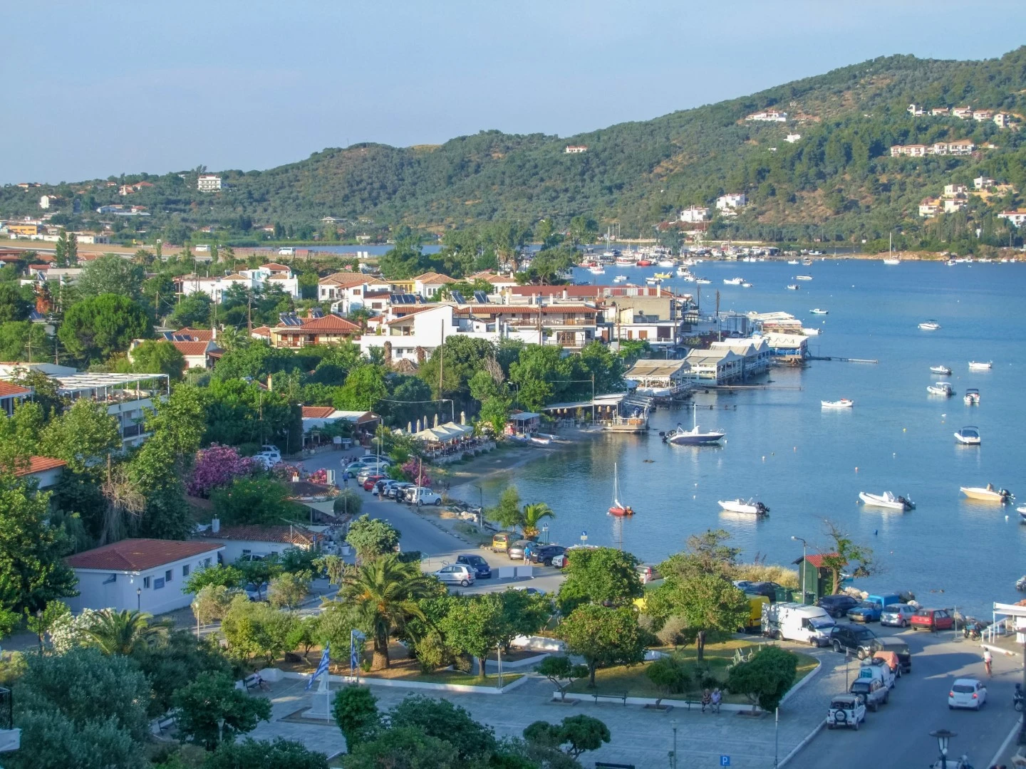 Emocean apartments location overview at skiathos island (Large)